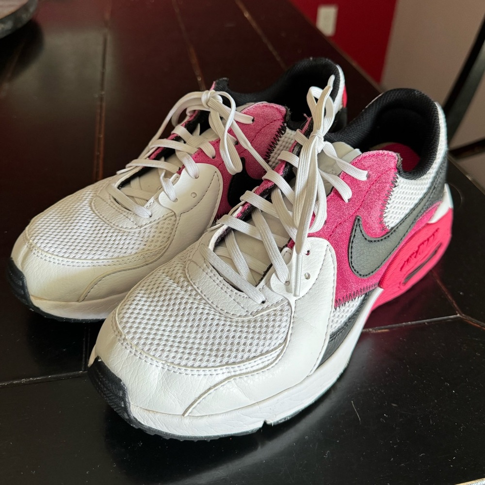 Size 8 Pink & Black Nike Air Max 🖤💖